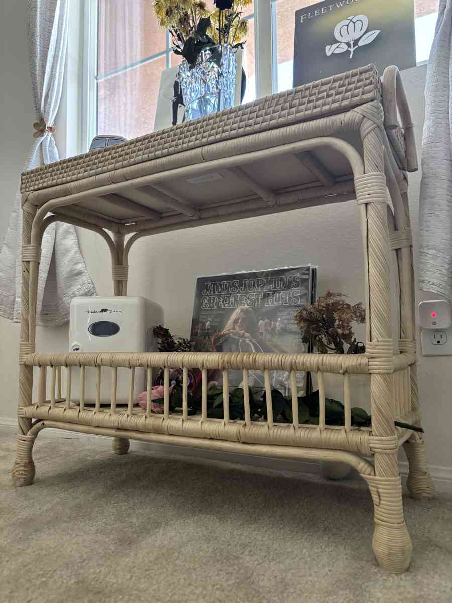 Light yellow buffet - Moreno Valley, California - FleaMarketBay