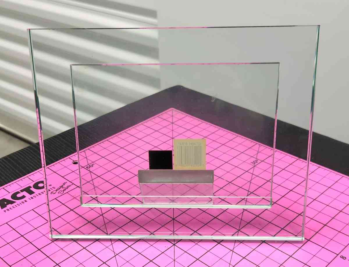 Vint Frameless 6x4 Horizontal Glass Floating Picture Frame - Kenner, Louisiana - FleaMarketBay