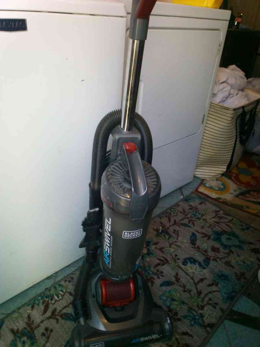 Black and decker air swivel vacuum cleaner - Indianapolis, Indiana - FleaMarketBay