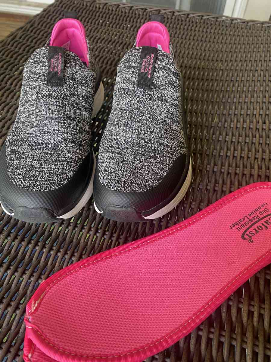 Sketchers Stretch Fit - Cincinnati, Ohio - FleaMarketBay