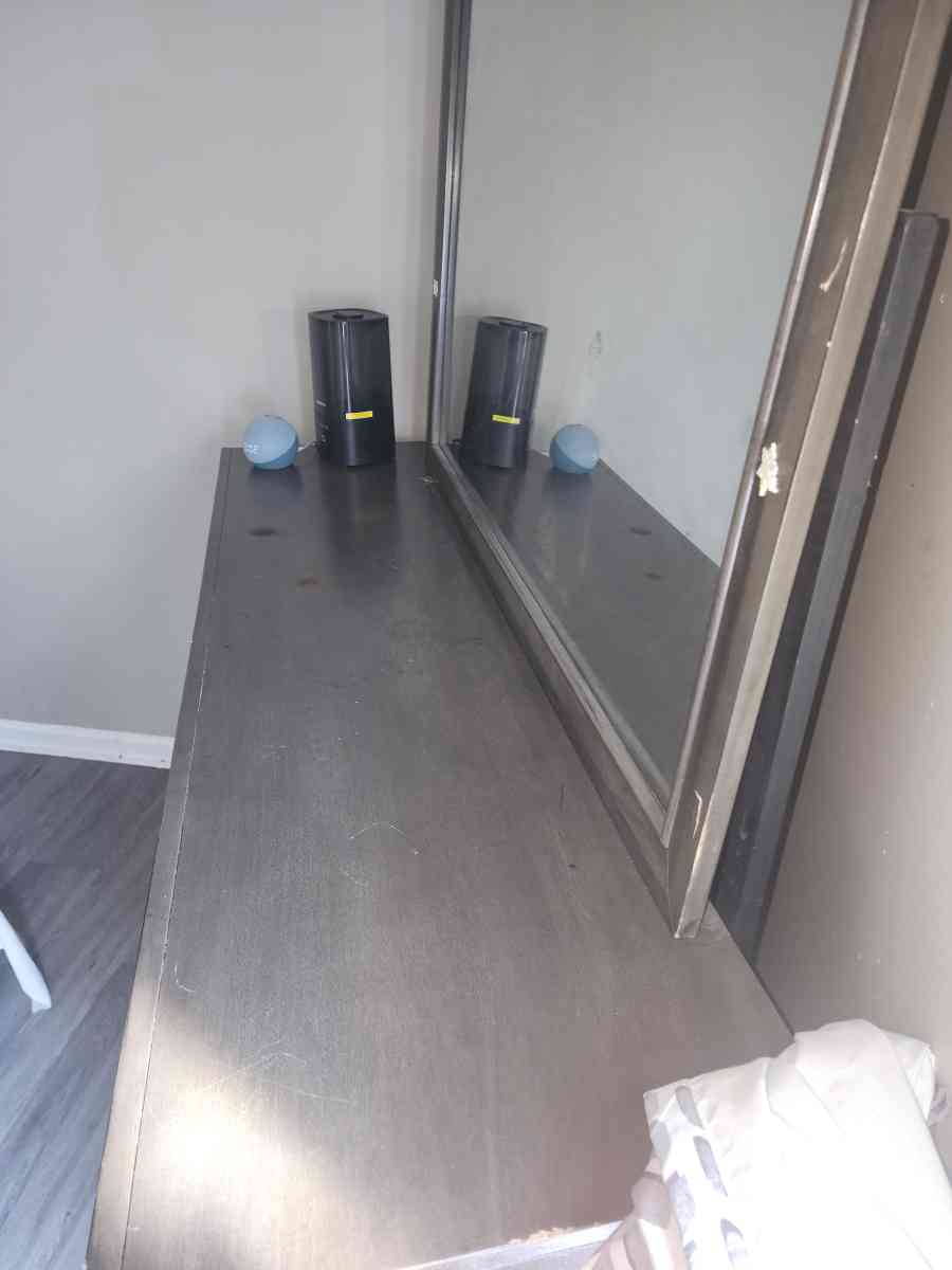 DressersQueenBed - Louisville, Kentucky - FleaMarketBay