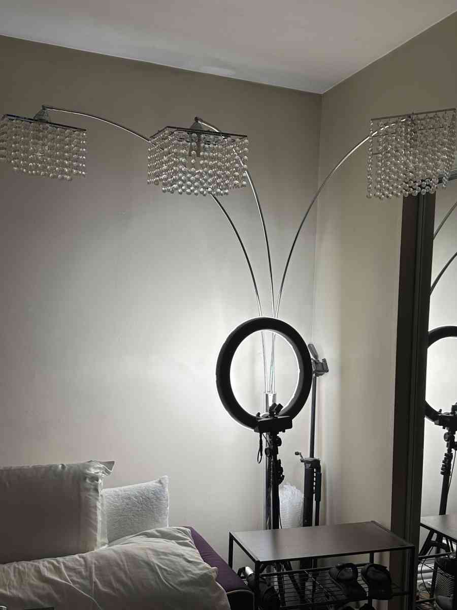 chandelier lamp - Burbank, California - FleaMarketBay