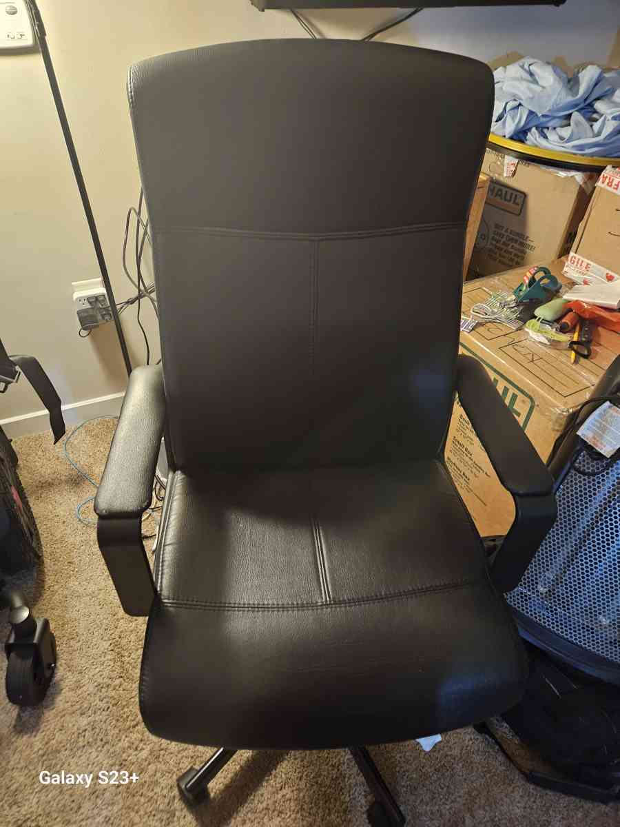 Computer desk Chair - Washington Navy Yard, District of Columbia - FleaMarketBay