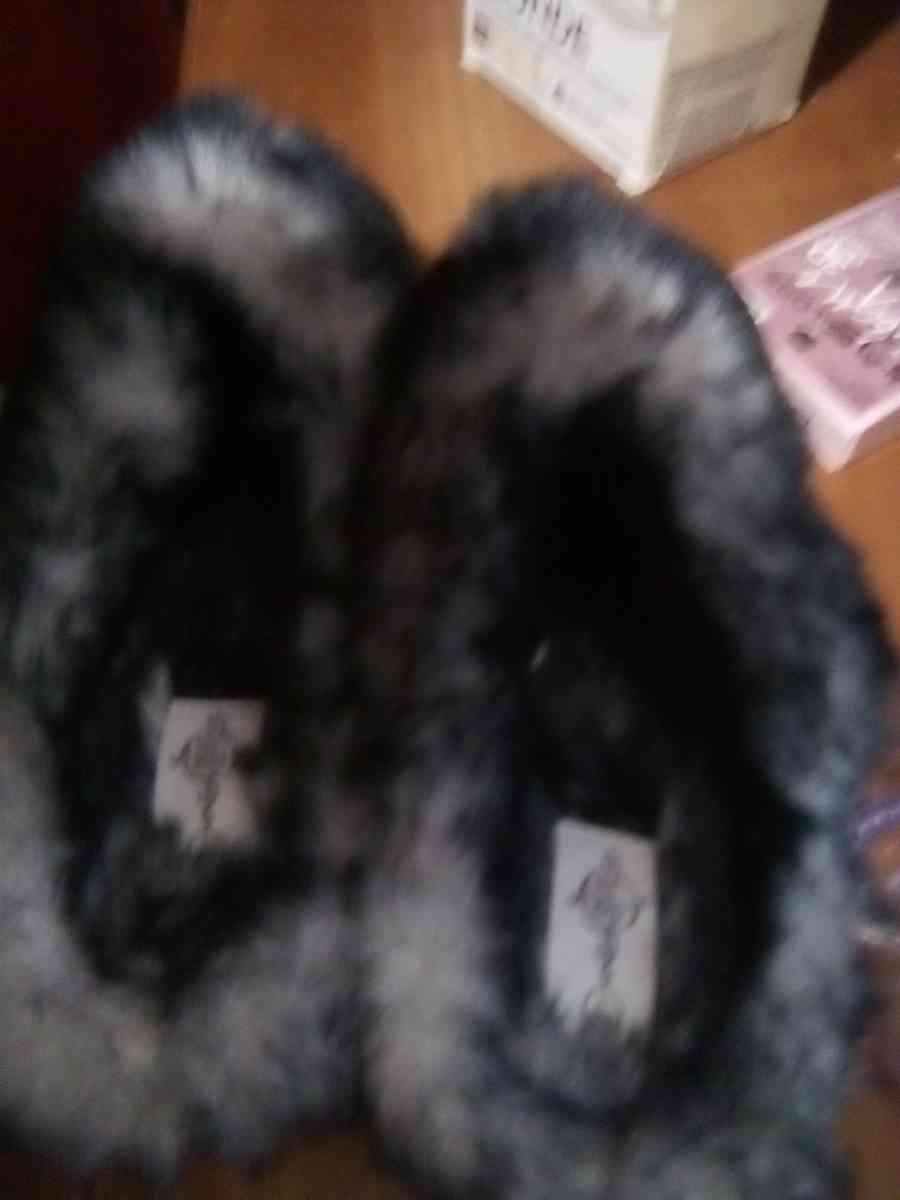 furry house shoes womens size 9 half - Edmore, Michigan