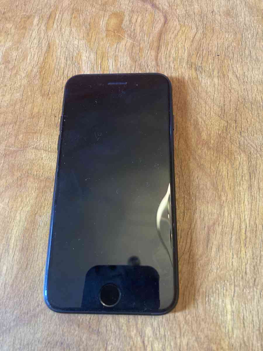 iPhone 7 with case and charger - Portland, Oregon - FleaMarketBay