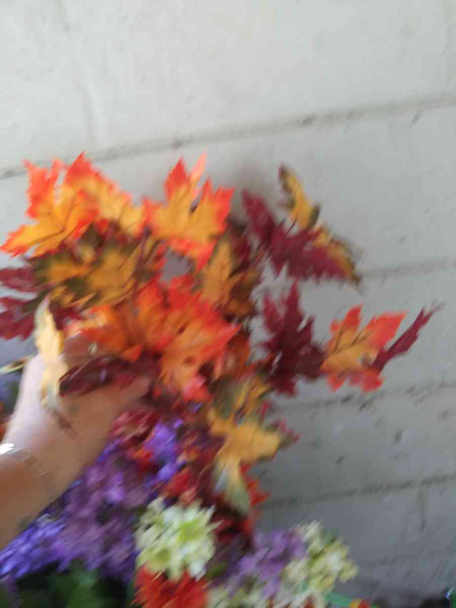 Fake Flowers - Tampa, Florida - FleaMarketBay