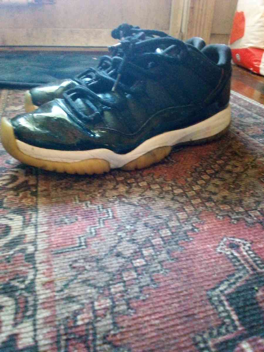mens size 10 retro 11 Jordans - Indianapolis, Indiana
