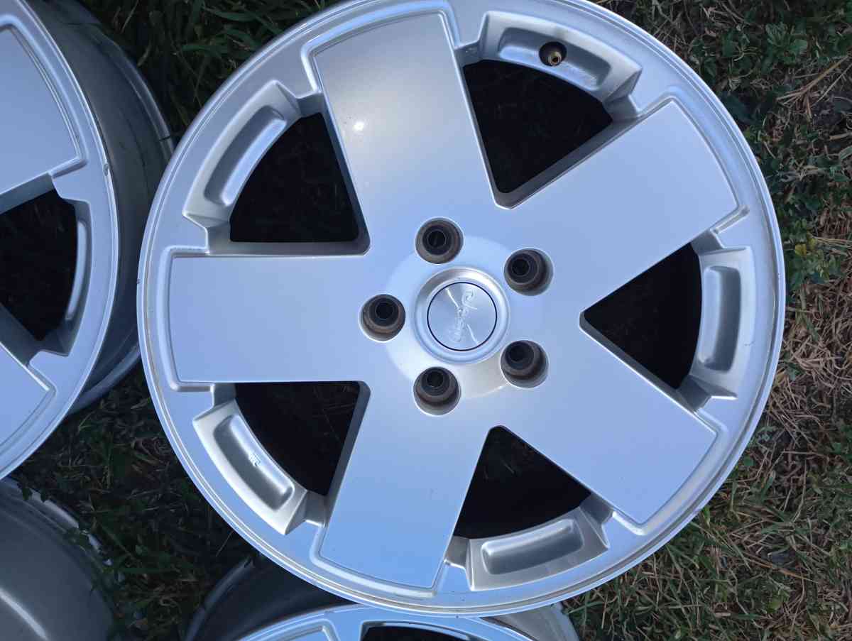 18 rines de jeep - Mercedes, Texas - FleaMarketBay