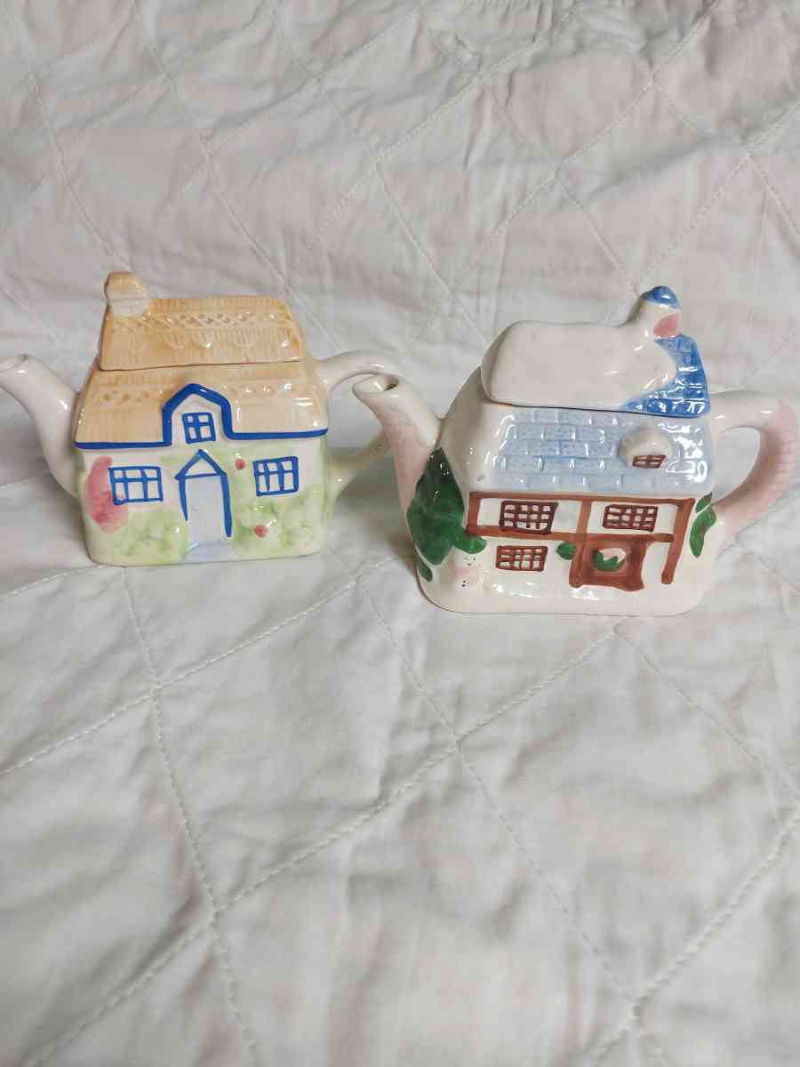 2 collectible creamers - Hartley, Iowa - FleaMarketBay