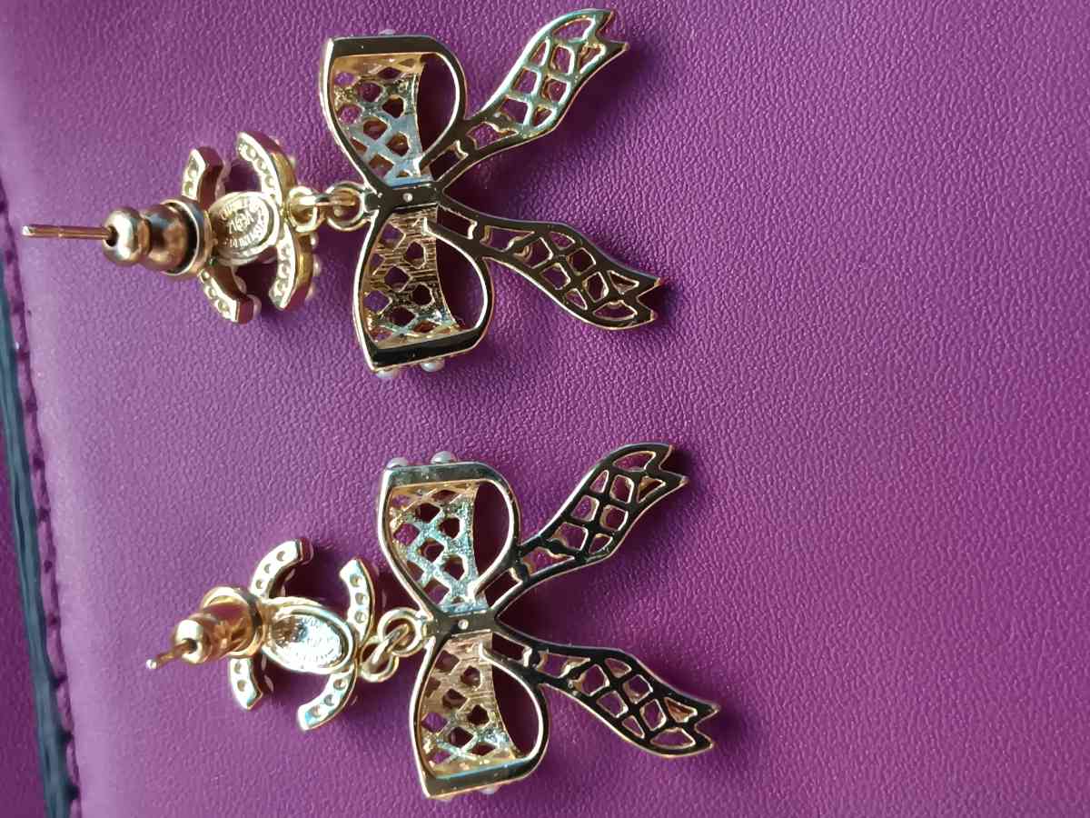 Chanel BOW earrings - Santa Cruz, California - FleaMarketBay