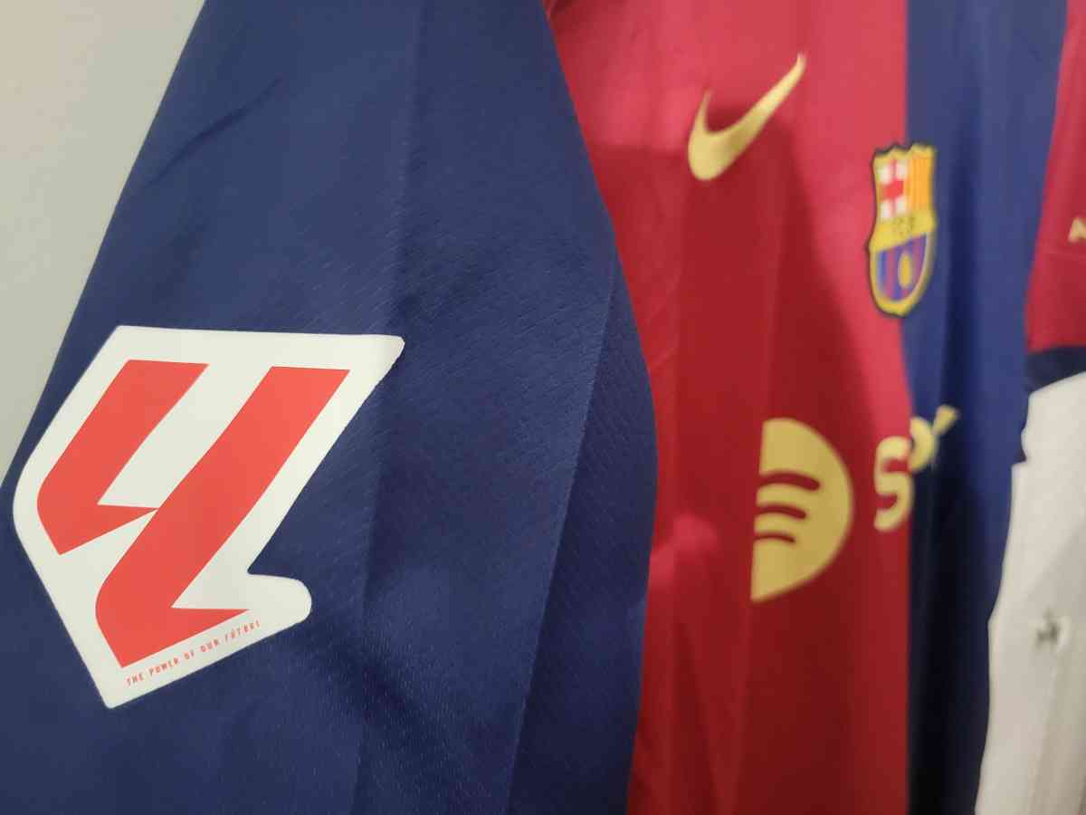 FC Barcelona Jersey Soccer 2025 Fan Version Size XL Lewandow - Miami, Florida - FleaMarketBay