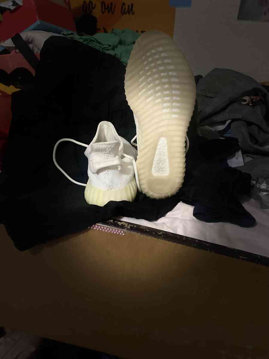 Yeezys cream Boost 350 V2 - Trinity Center, California - FleaMarketBay