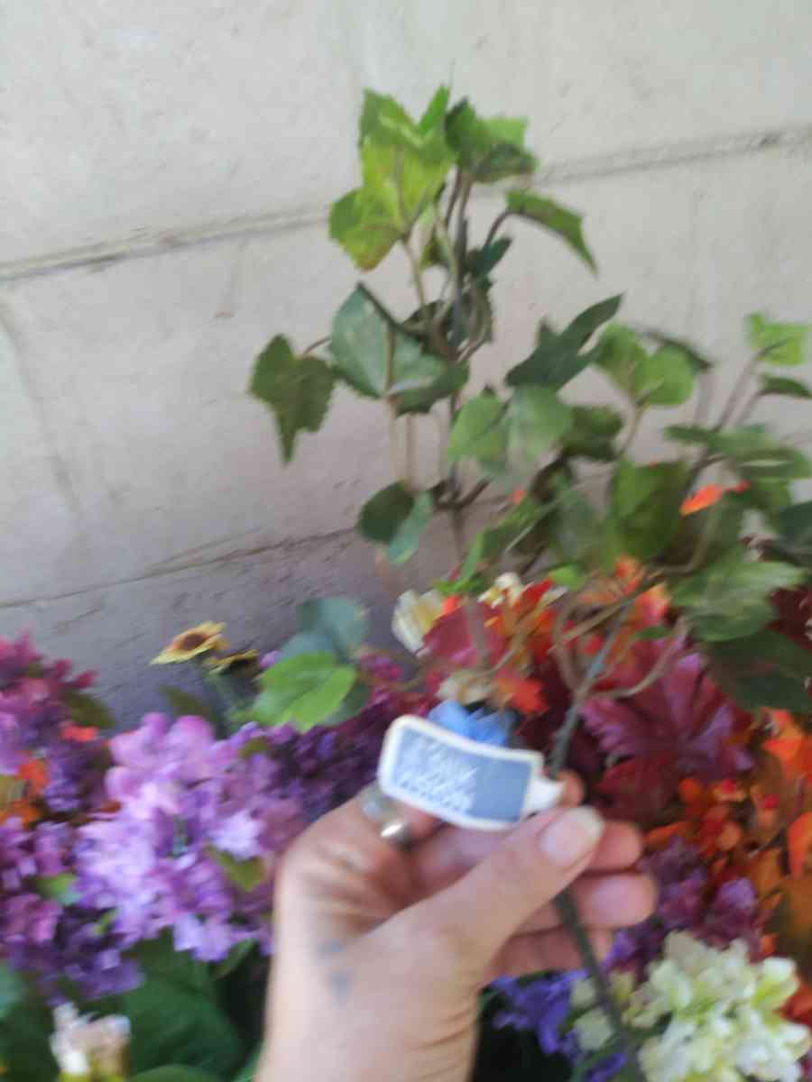 Fake Flowers - Tampa, Florida - FleaMarketBay