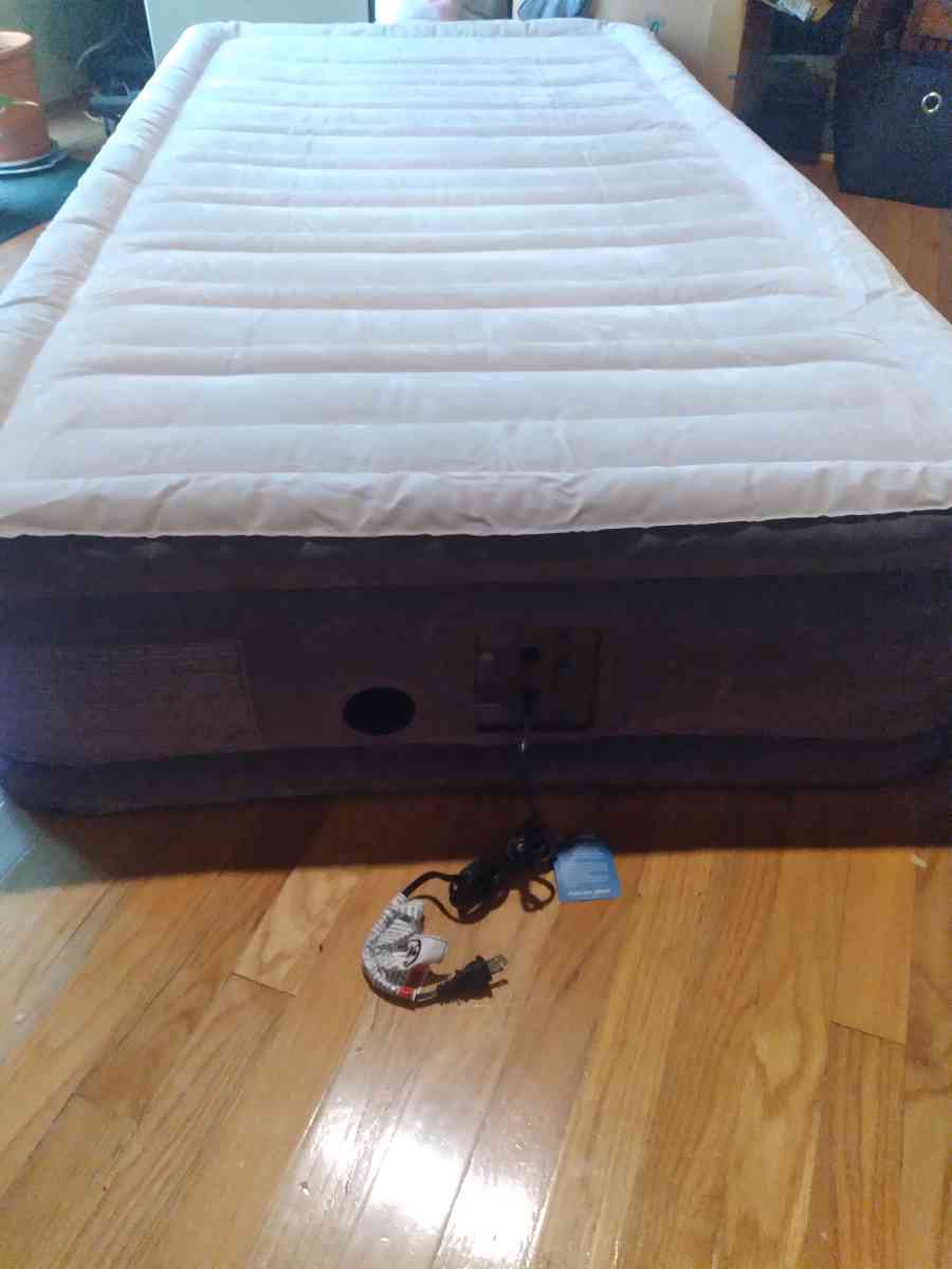 intex Dura beam comfort air mattress - Cullman, Alabama - FleaMarketBay