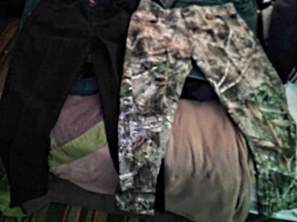 MENS JEANS CARGO PANTS - Topeka, Kansas - FleaMarketBay