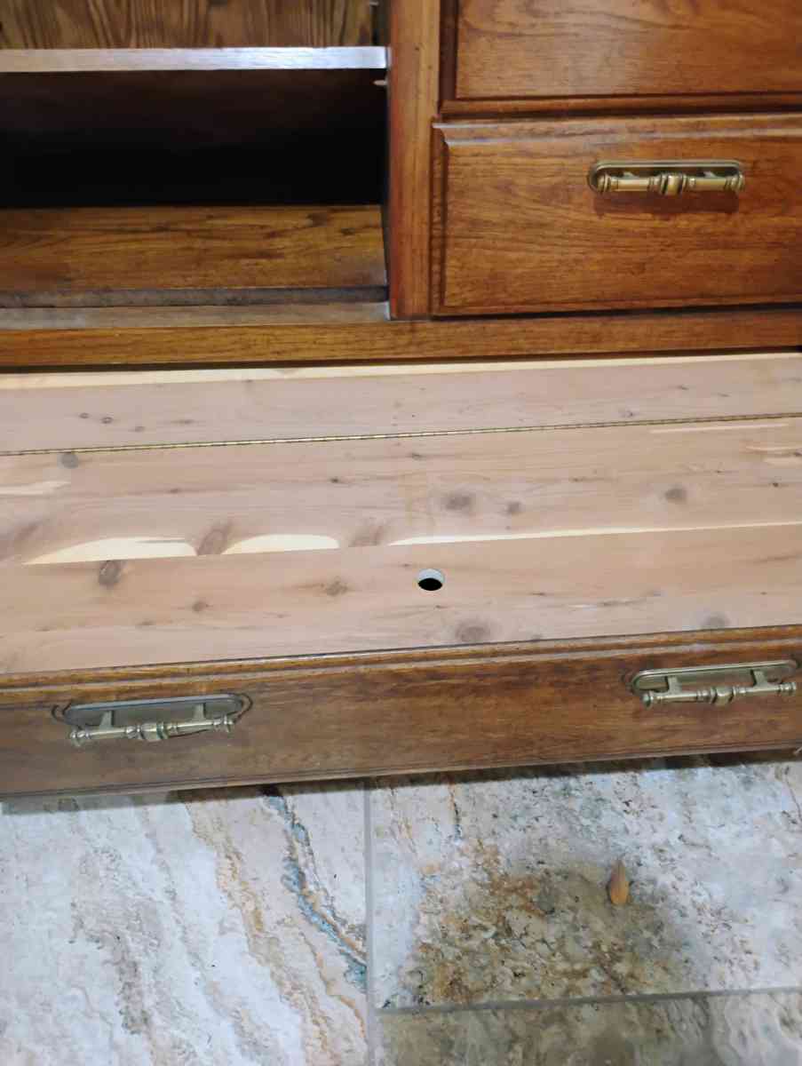 Armoire - Marianna, Florida - FleaMarketBay