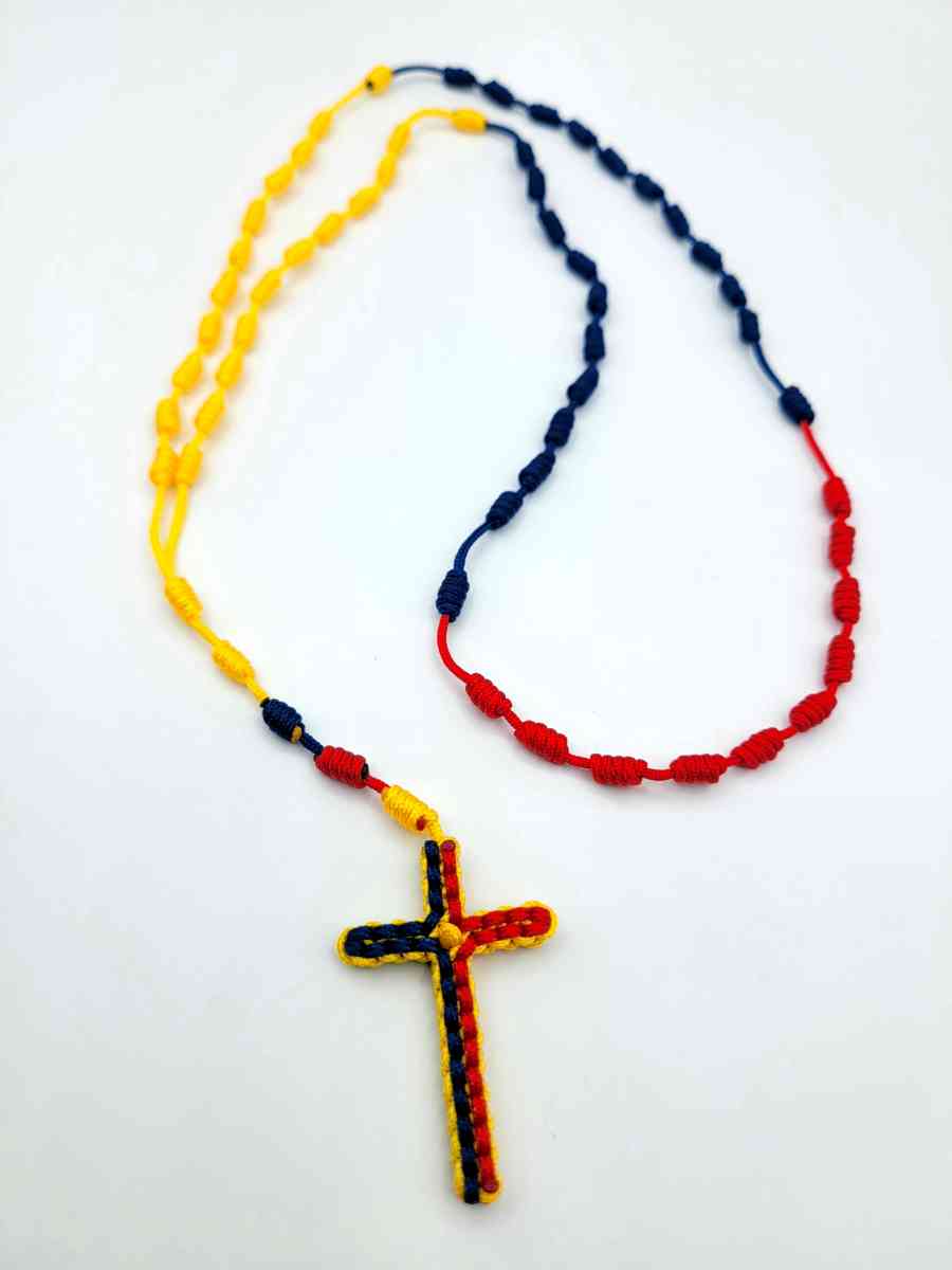 Rosario Nuevo Anudado con la Cruz de colores de Venezuela - Miami, Florida