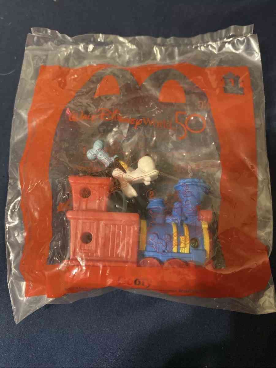 2022 McDonalds Happy Meal Toy 1 Goofy Train Walt Disney Worl - Lake Villa, Illinois