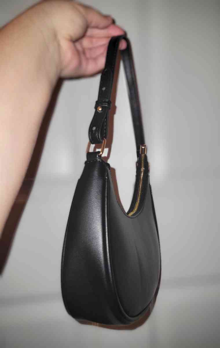 Small Leather Handbag - Greenville, South Carolina - FleaMarketBay