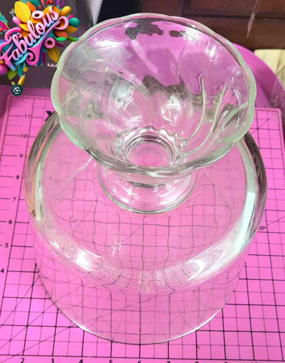 Vintage Glass 8 Trifle Bowl on Beautiful Swirl Pedastal - Kenner, Louisiana - FleaMarketBay