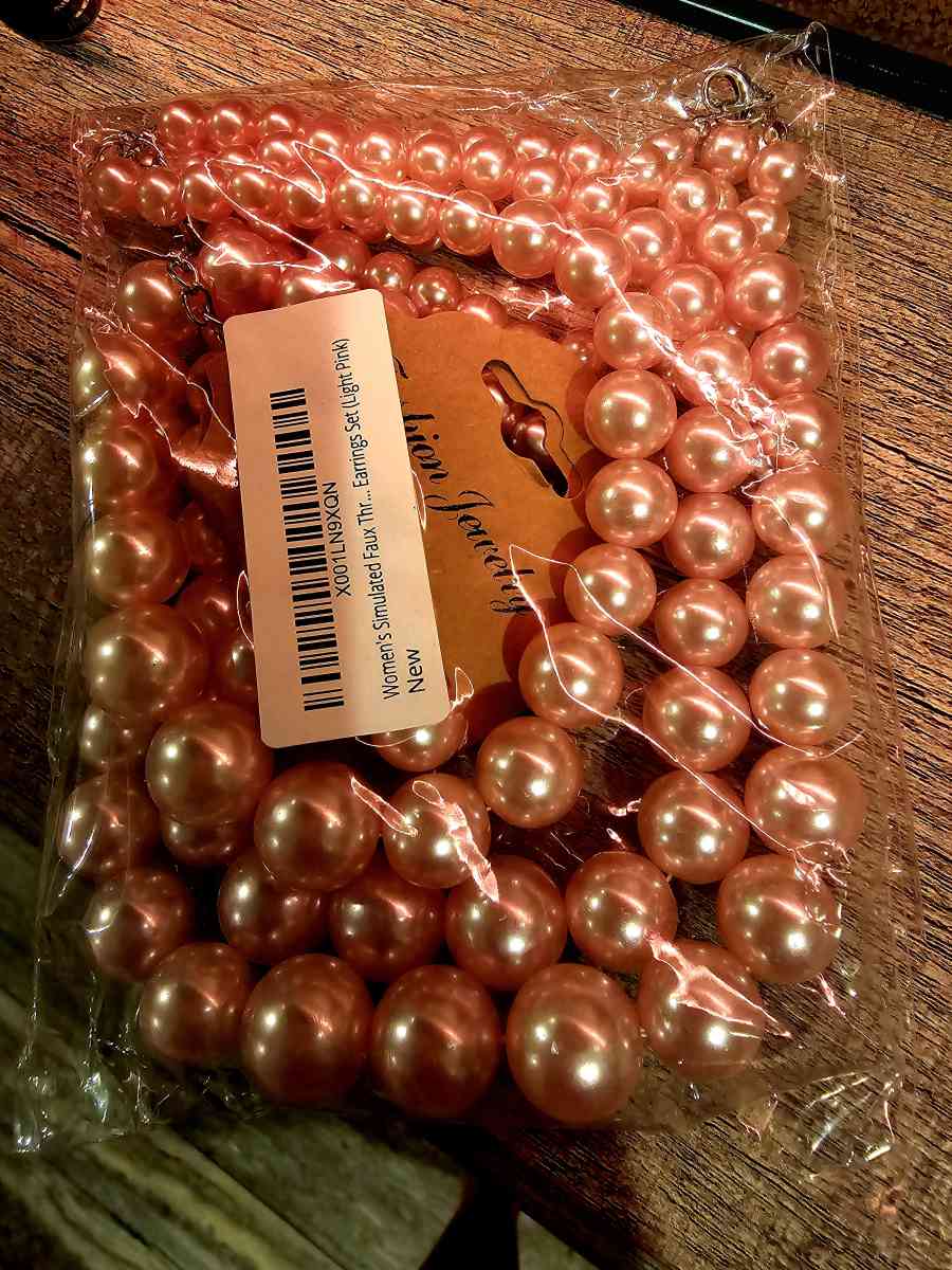 BRAND NEW Pink chocker pearls - Hartsville, South Carolina