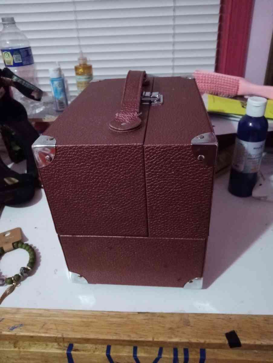makeup case - Havre De Grace, Maryland - FleaMarketBay