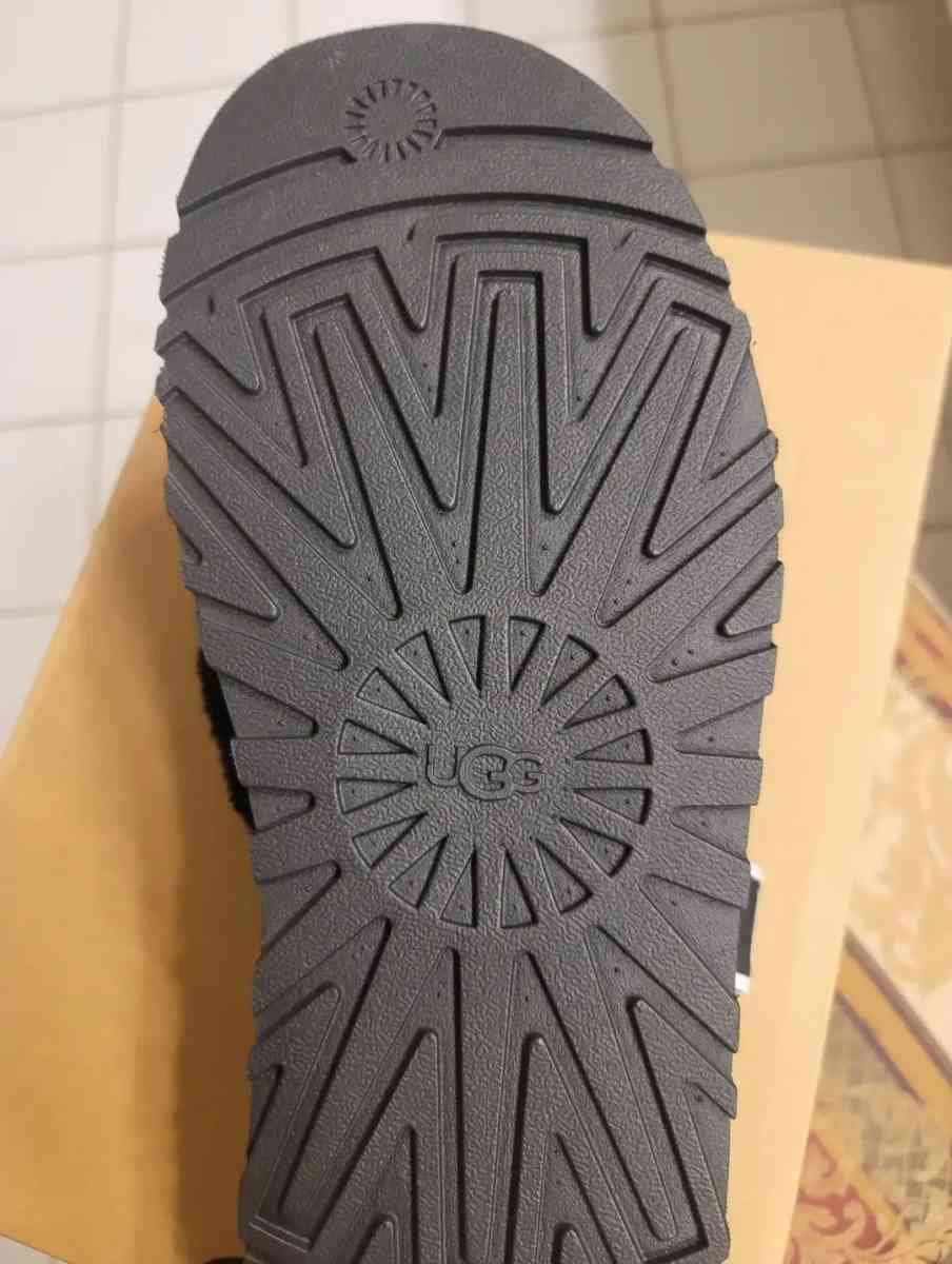 Ugg Slides size 11 - Hudson, Florida - FleaMarketBay