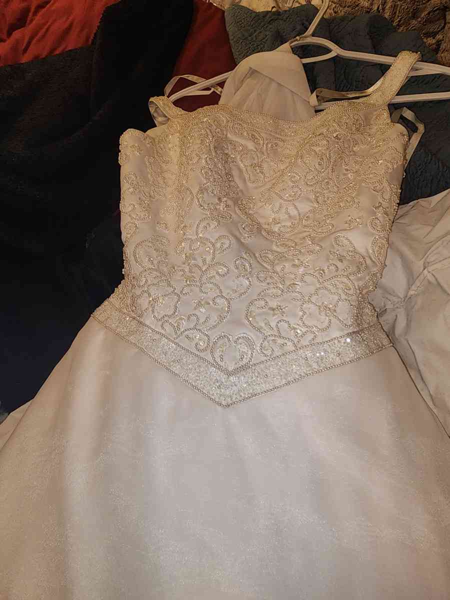 wedding dress - Talbott, Tennessee - FleaMarketBay