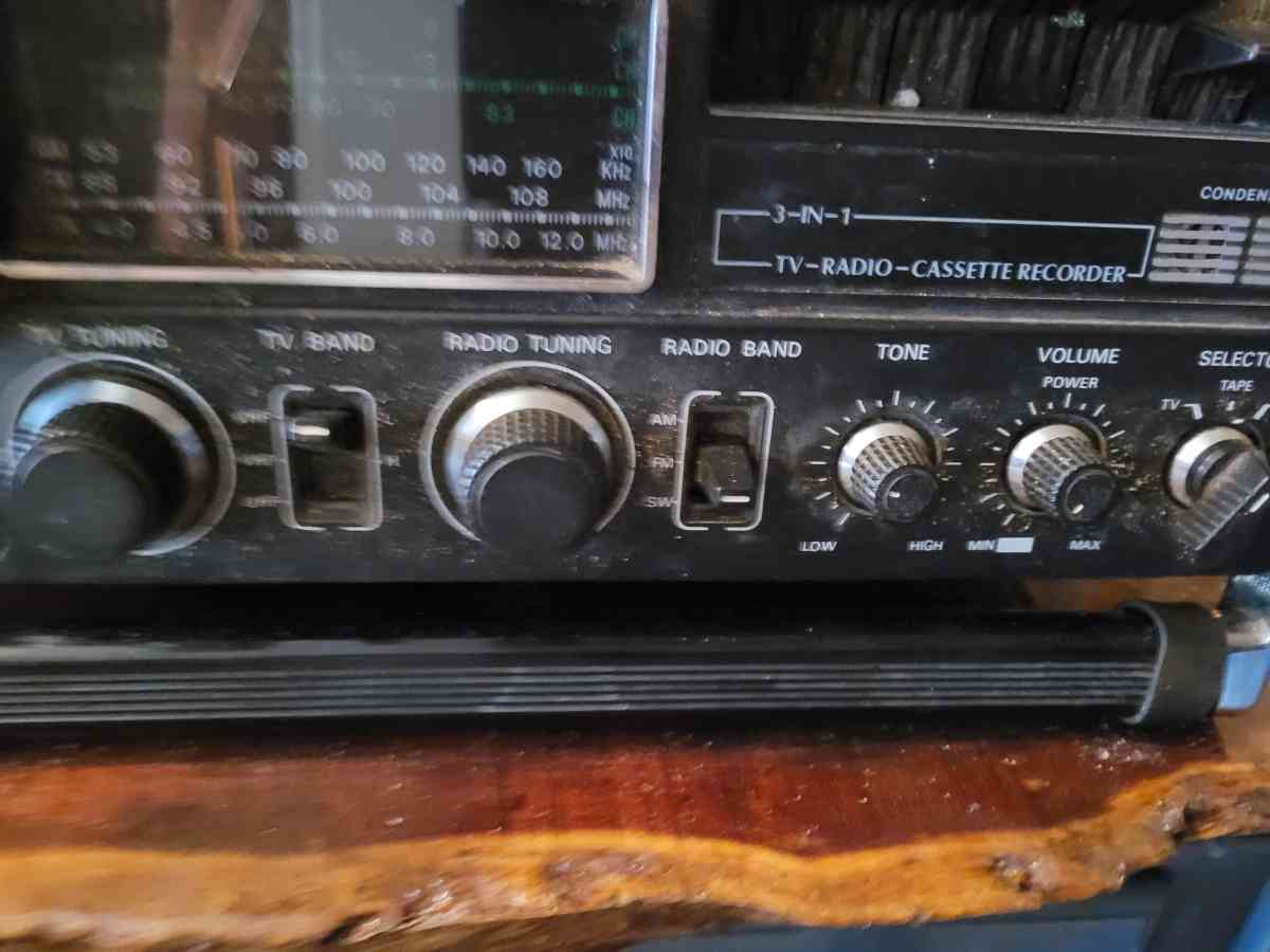 Vintage Liberty 1983 SN500A Portable TV Radio Tape Player - Gloucester Point, Virginia - FleaMarketBay