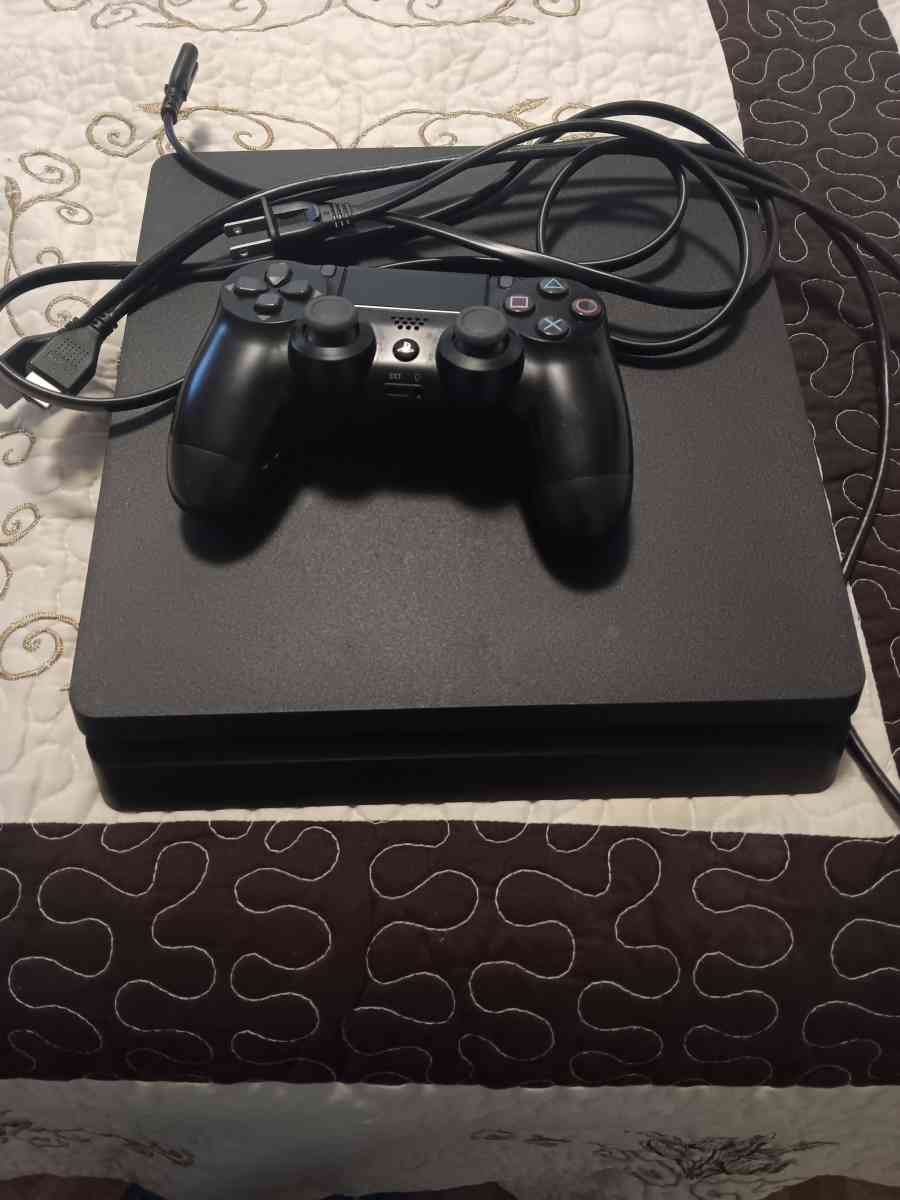 Ps4 good condition - Santa Ana, California