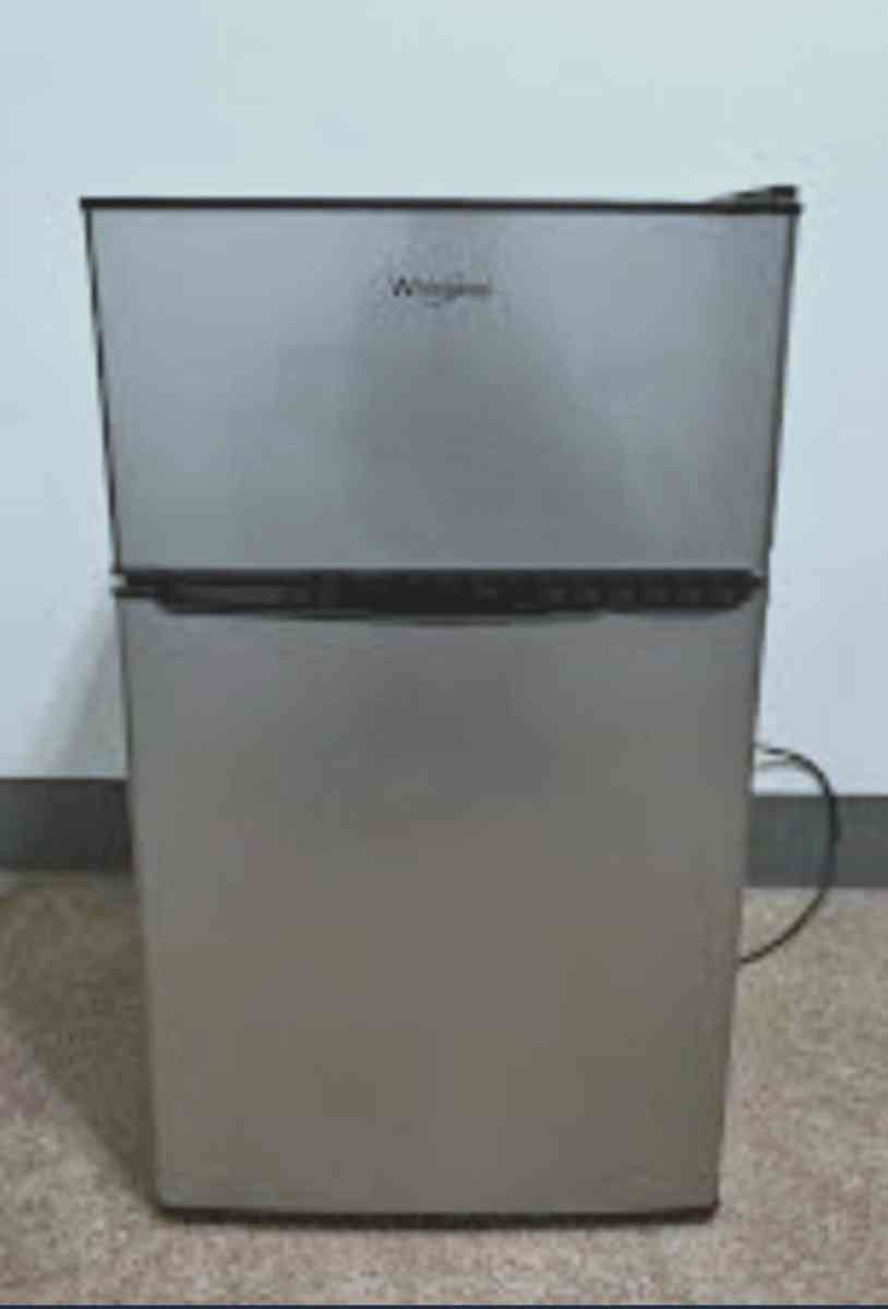 Mini refrigerator with freezer - Pasadena, Texas - FleaMarketBay