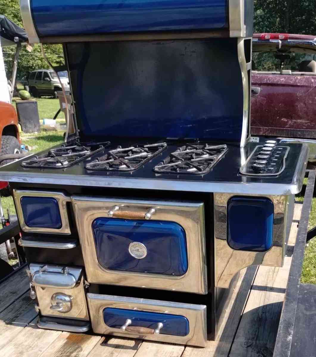 48 inch heartland duel fuel oven - Medora, Indiana - FleaMarketBay