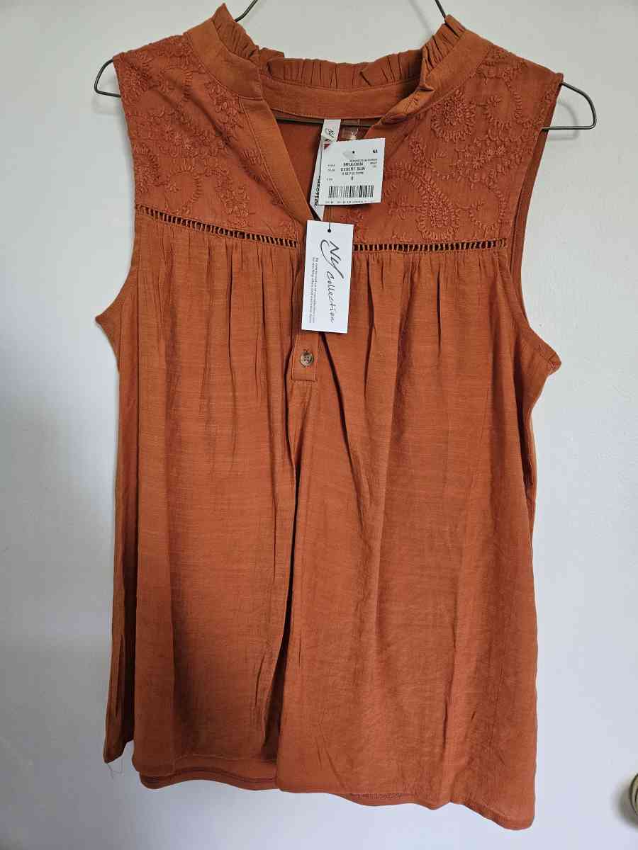 blouse Women - Homestead, Florida - FleaMarketBay