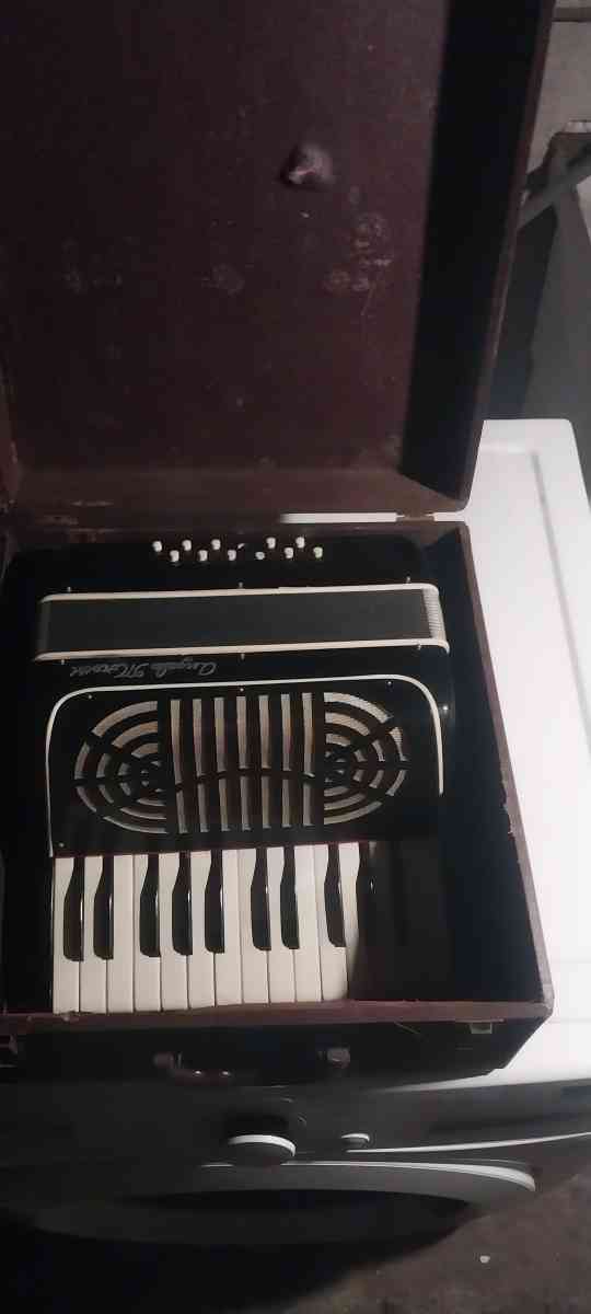 Moressi Piano Accordion - Philadelphia, Pennsylvania - FleaMarketBay
