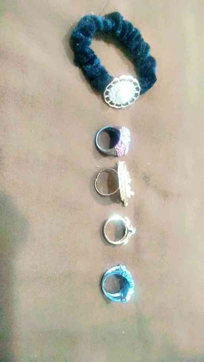 4 rings - Achilles, Virginia - FleaMarketBay