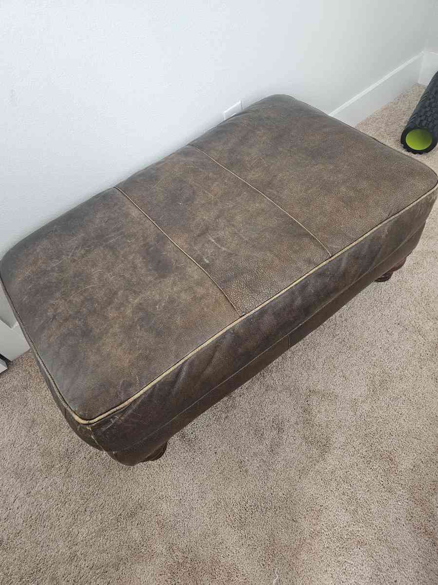 leather sofa with matching chair and ottoman - Denton, Texas - FleaMarketBay