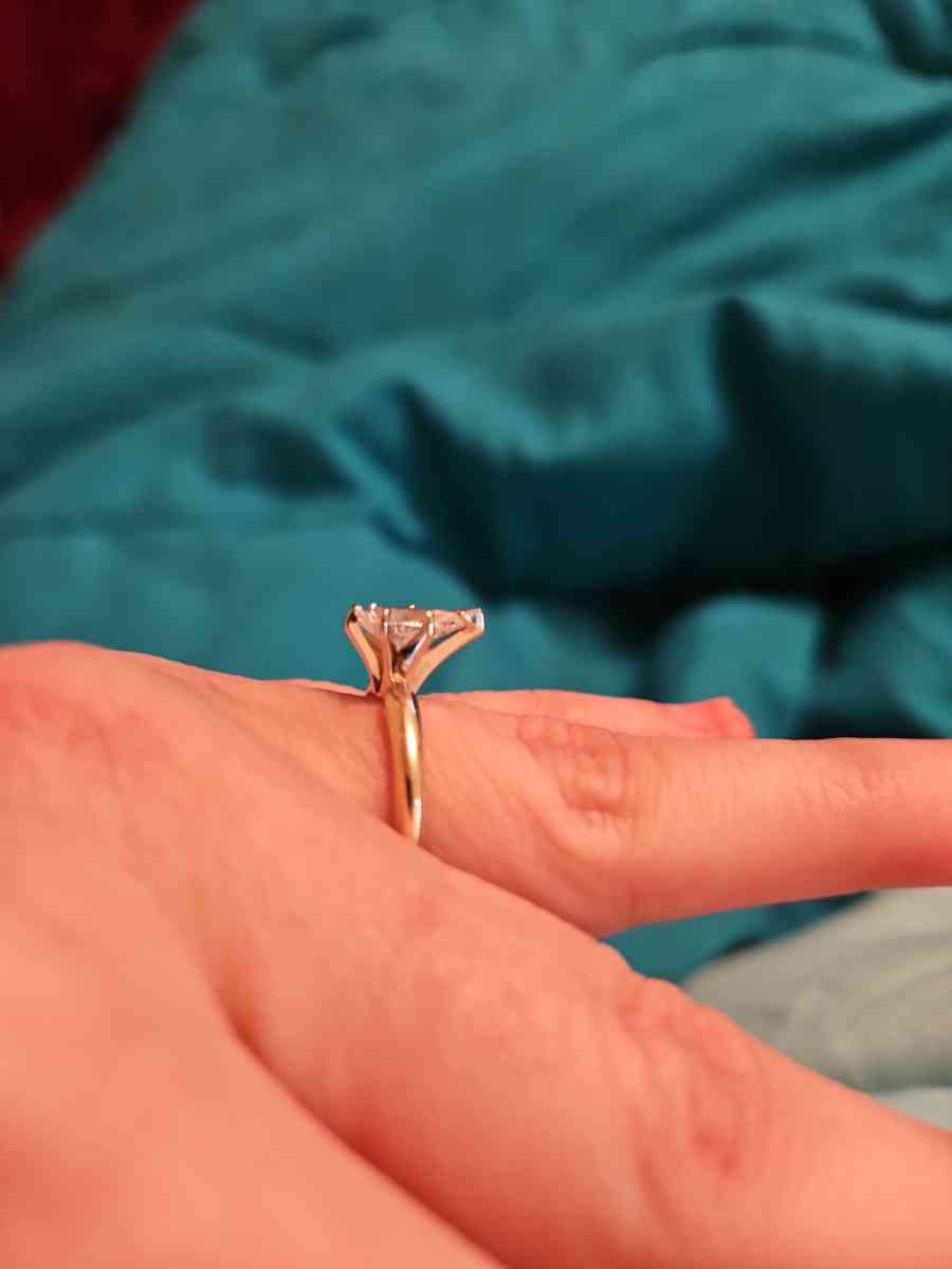 1ct Natural diamond engagement ring - Mountain City, Tennessee - FleaMarketBay