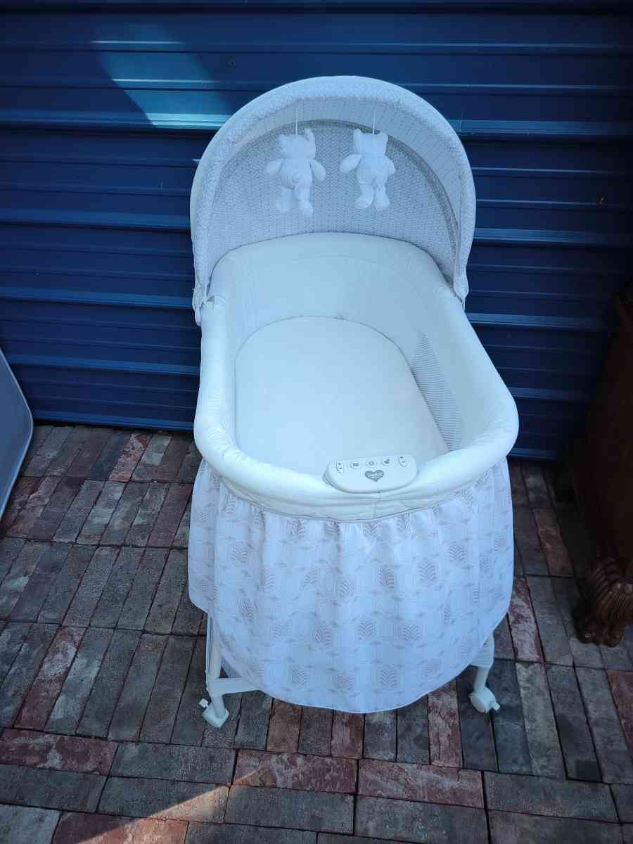 Baby Bassinet - Shawnee, Oklahoma - FleaMarketBay