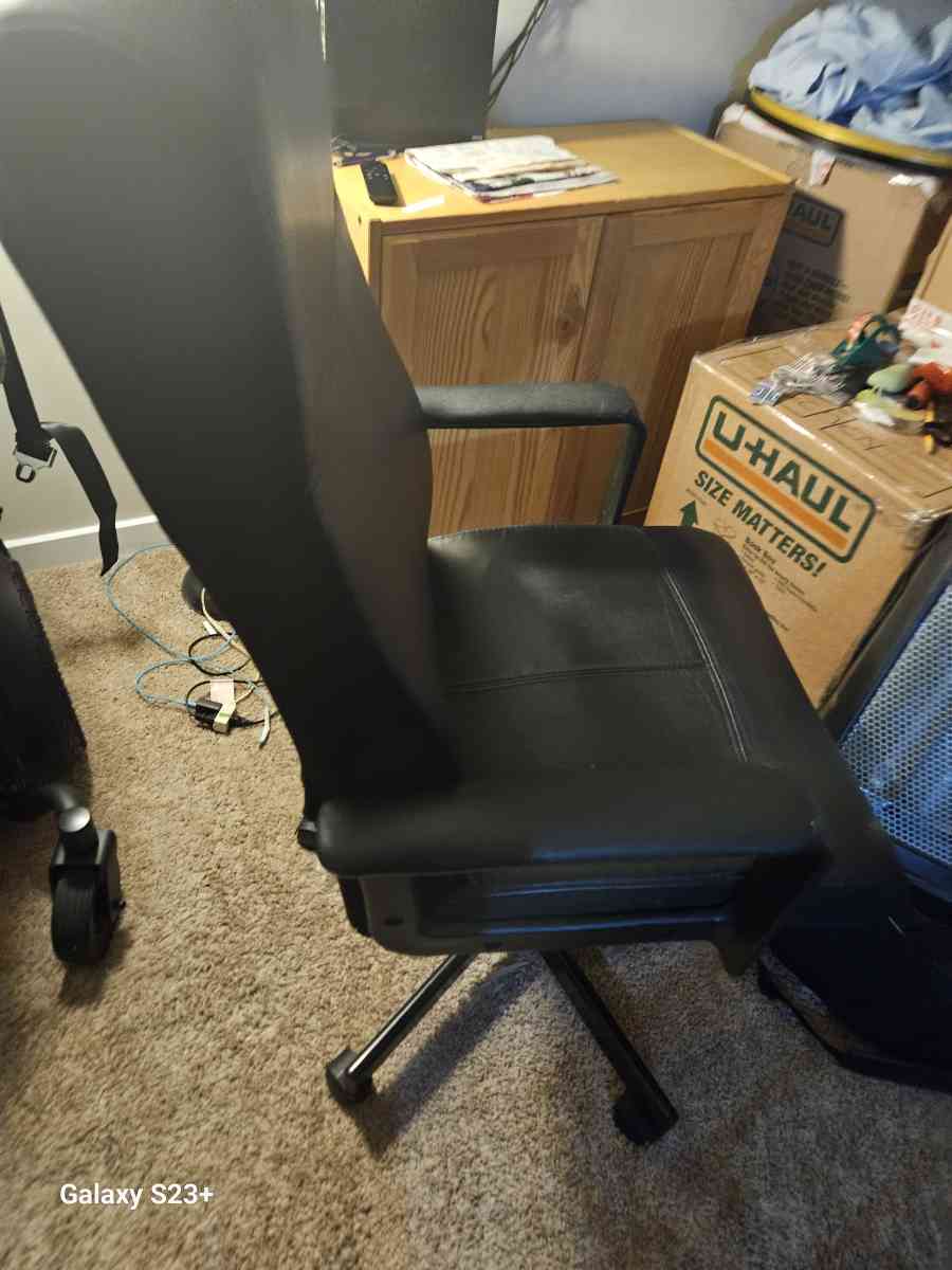 Computer desk Chair - Washington Navy Yard, District of Columbia - FleaMarketBay