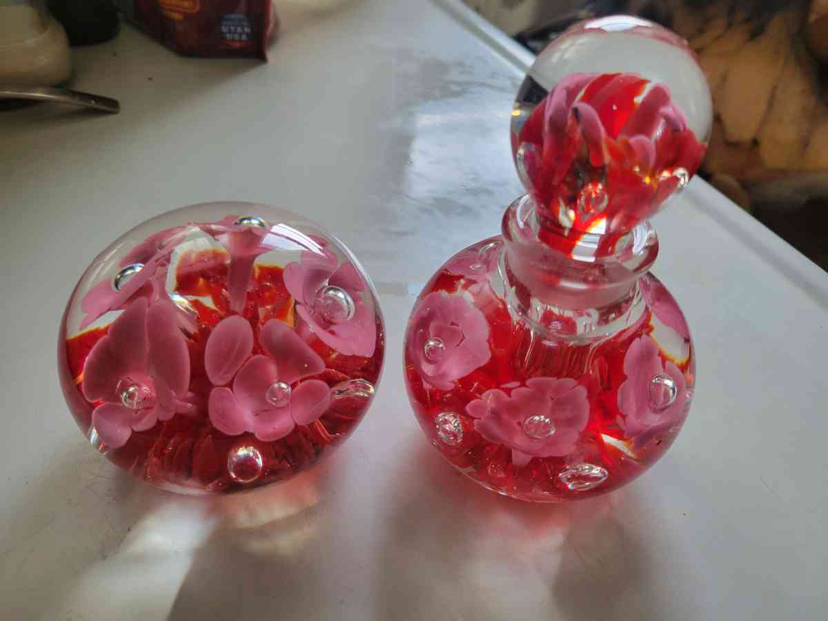 Vintage perfume bottle and paperweight - Wayne, Michigan - FleaMarketBay