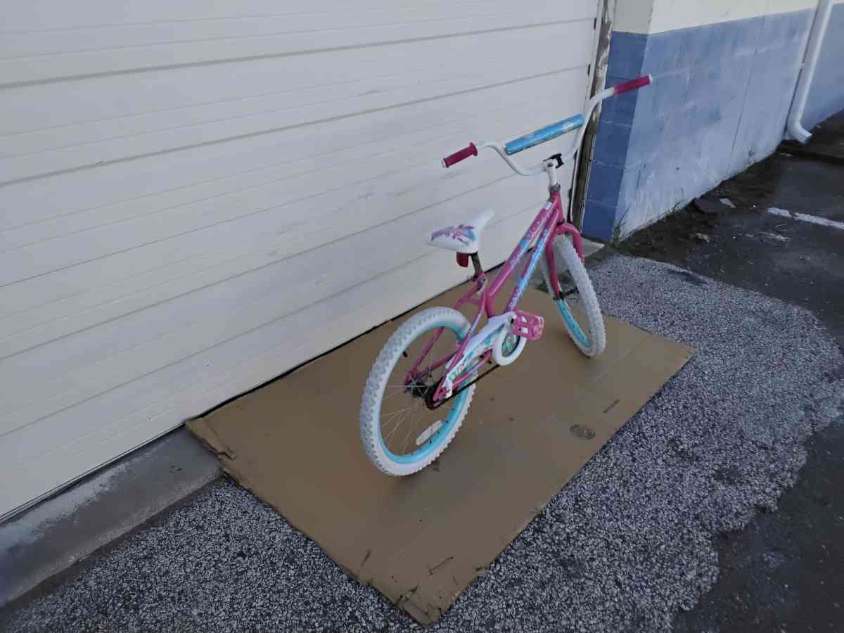Nice Girls 20 Huffty Sea Star Bicycle and Like New - Williamstown, New Jersey - FleaMarketBay