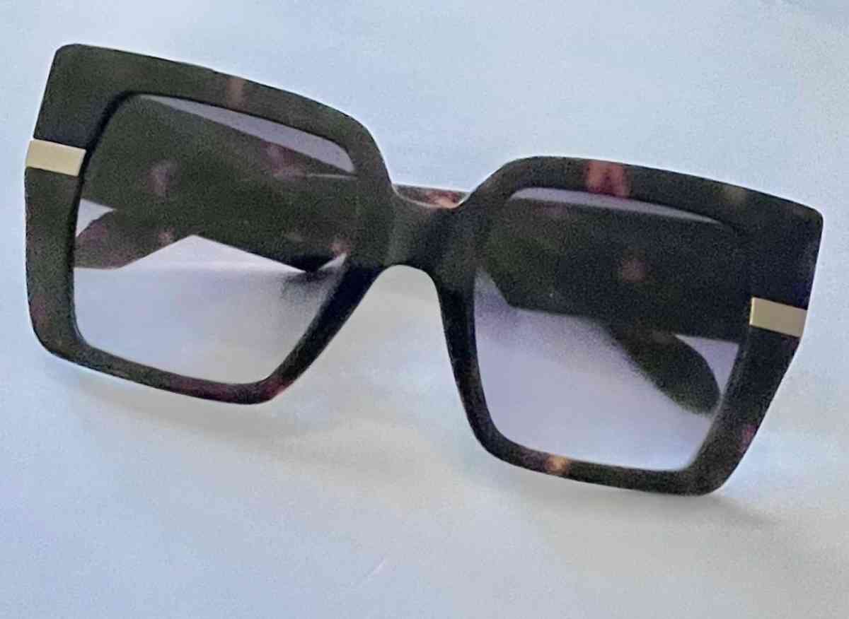 quay sunglasses new in box - Raleigh, North Carolina - FleaMarketBay