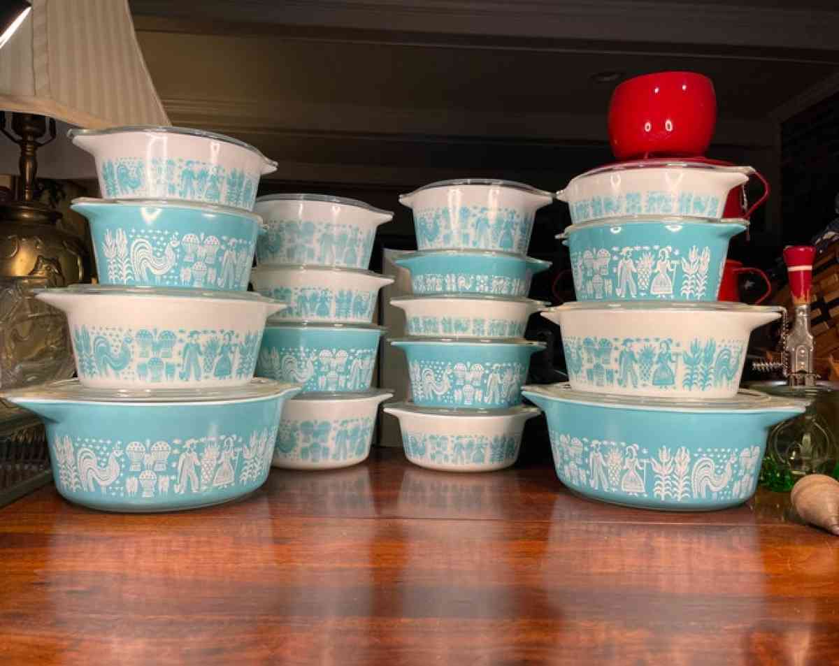 turquoise Pyrex set