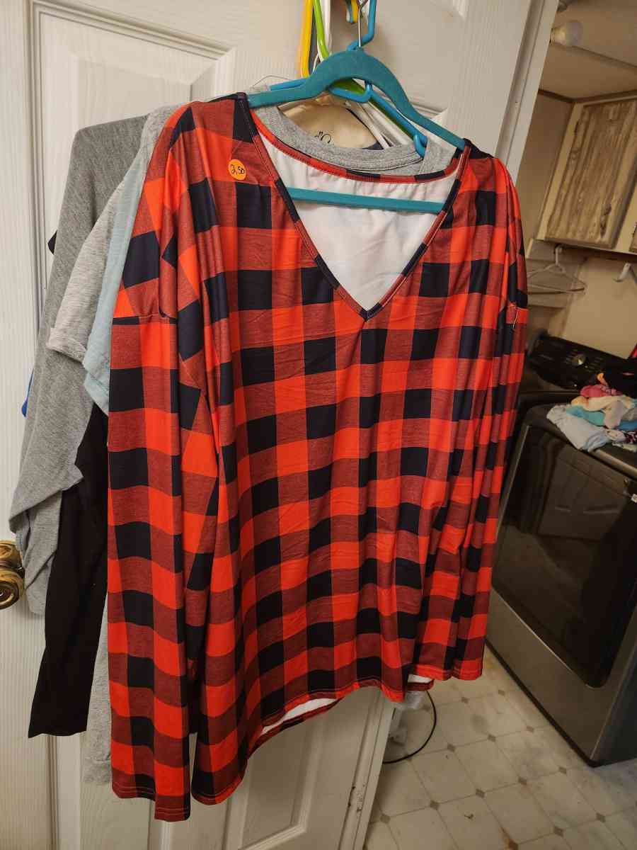 4x woman shirt - Simpson, Louisiana