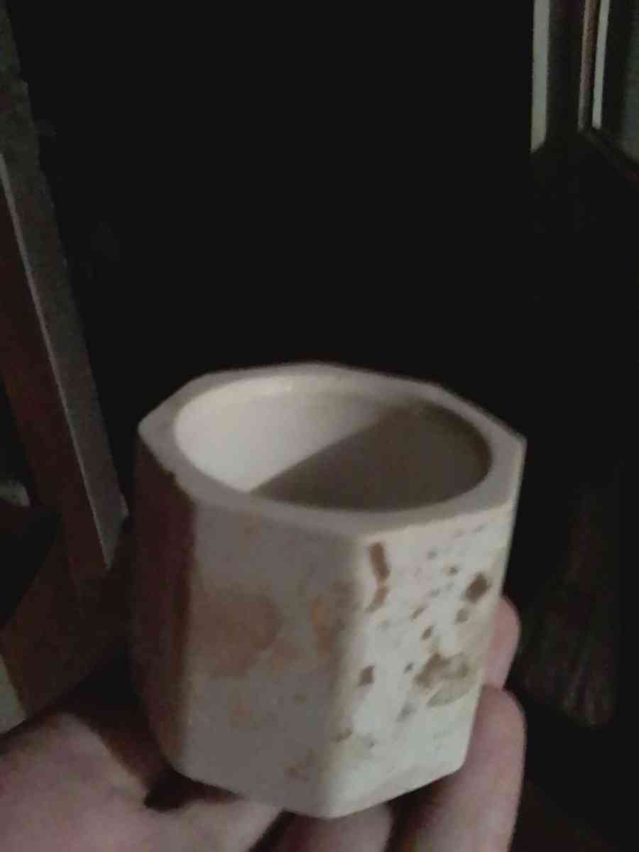 plant pot - Ypsilanti, Michigan - FleaMarketBay