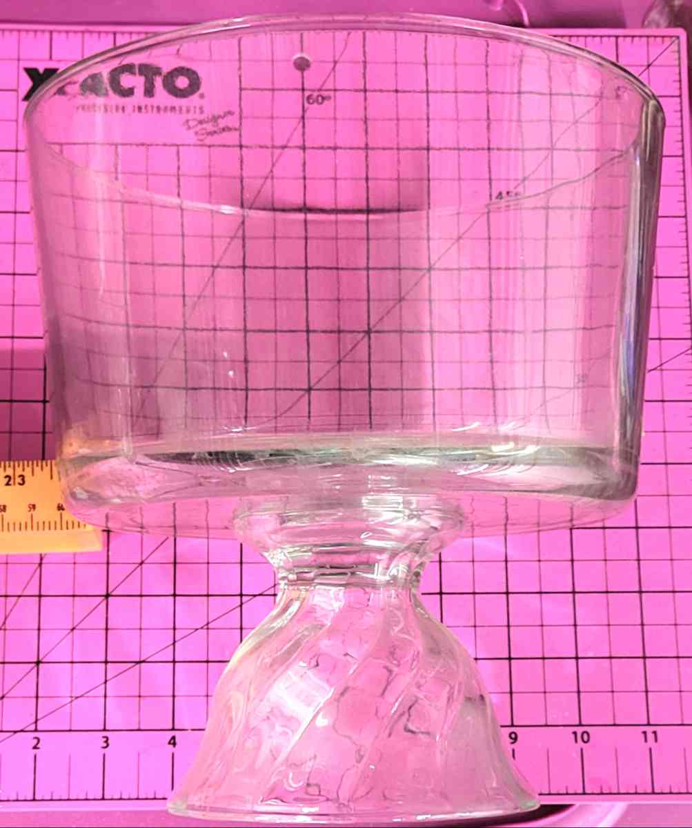 Vintage Glass 8 Trifle Bowl on Beautiful Swirl Pedastal - Kenner, Louisiana