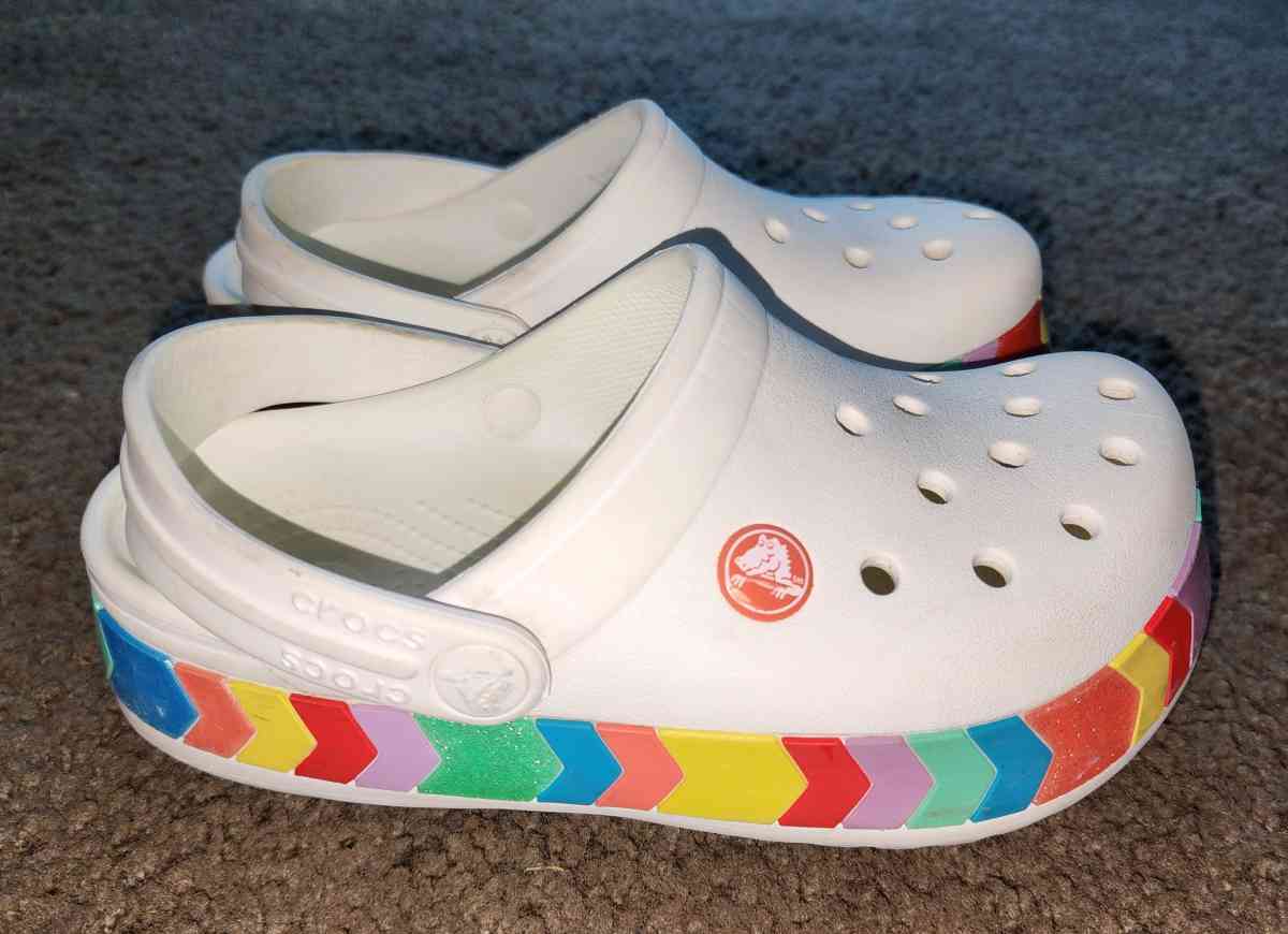 Crocs Junior Chevron Rainbow Clogs - Santa Ana, California - FleaMarketBay
