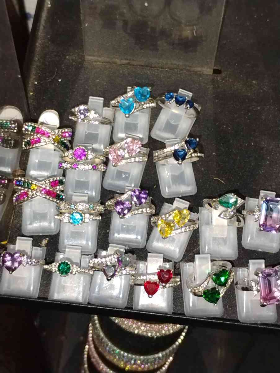 TRENDY JEWELRY AND MAGNETS - Newberg, Oregon - FleaMarketBay