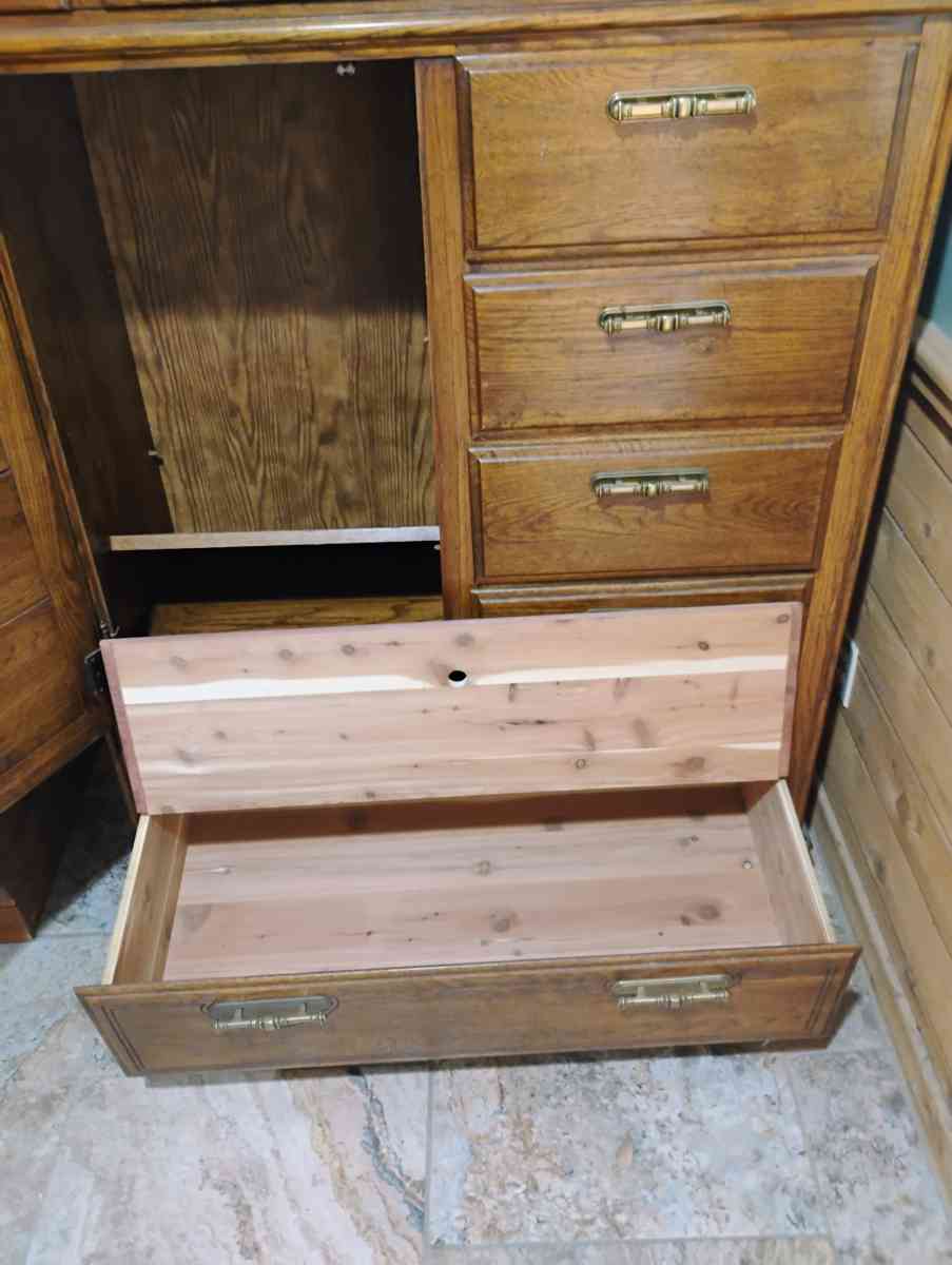 Armoire - Marianna, Florida - FleaMarketBay