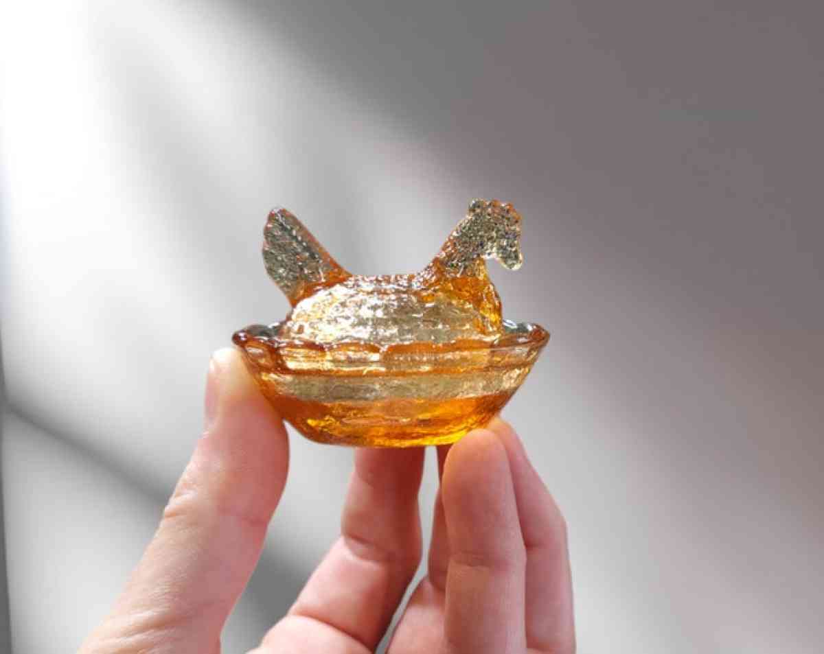 hens on a mest - South Solon, Ohio - FleaMarketBay